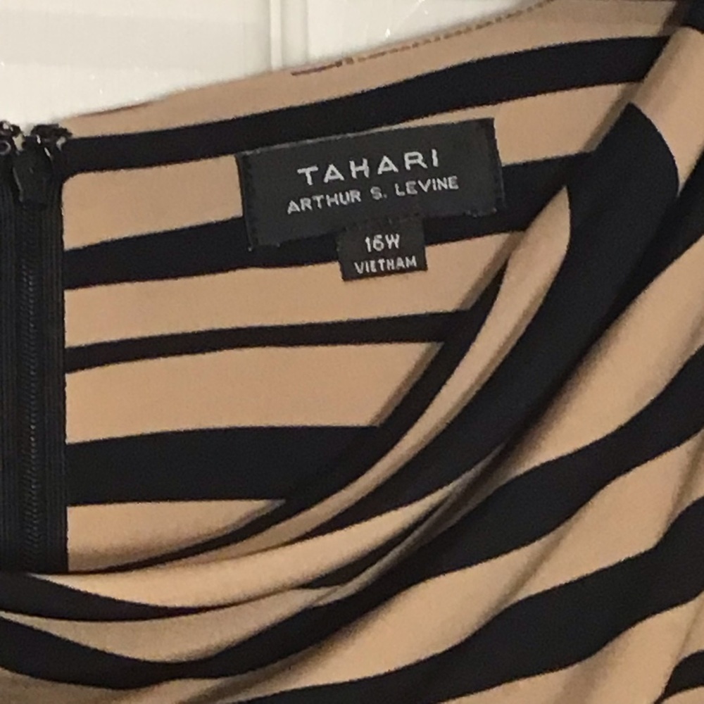 Tahari Arthur S Levine Black and Tan Dress Size 16W - Picture 3 of 13